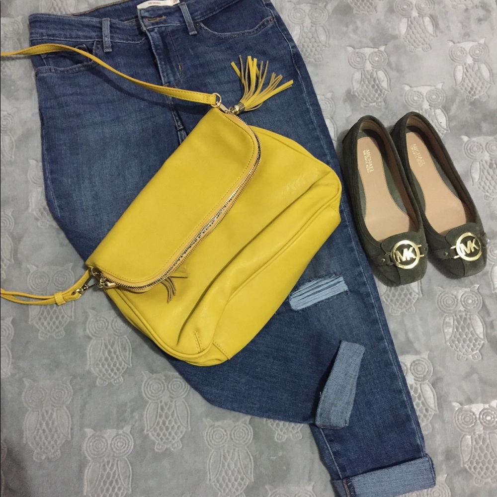 Super cute cross-body bag!